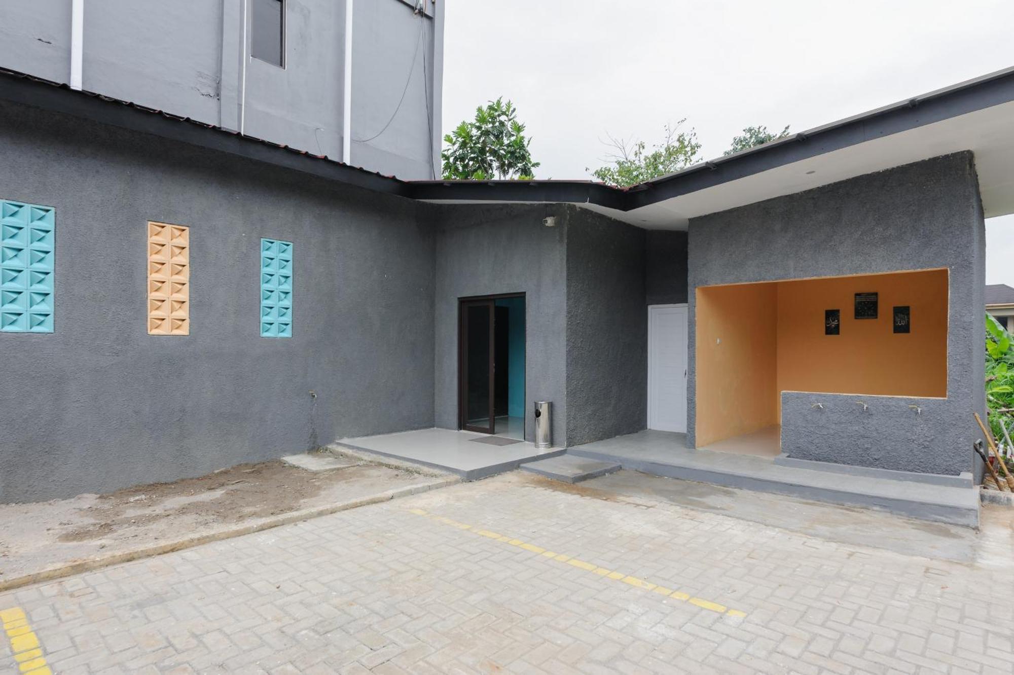 Hotel Sans Cibanteng Dramaga Bogor