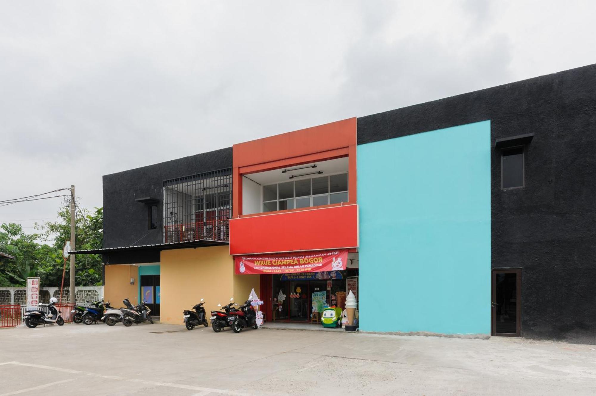 Hotel Sans Cibanteng Dramaga