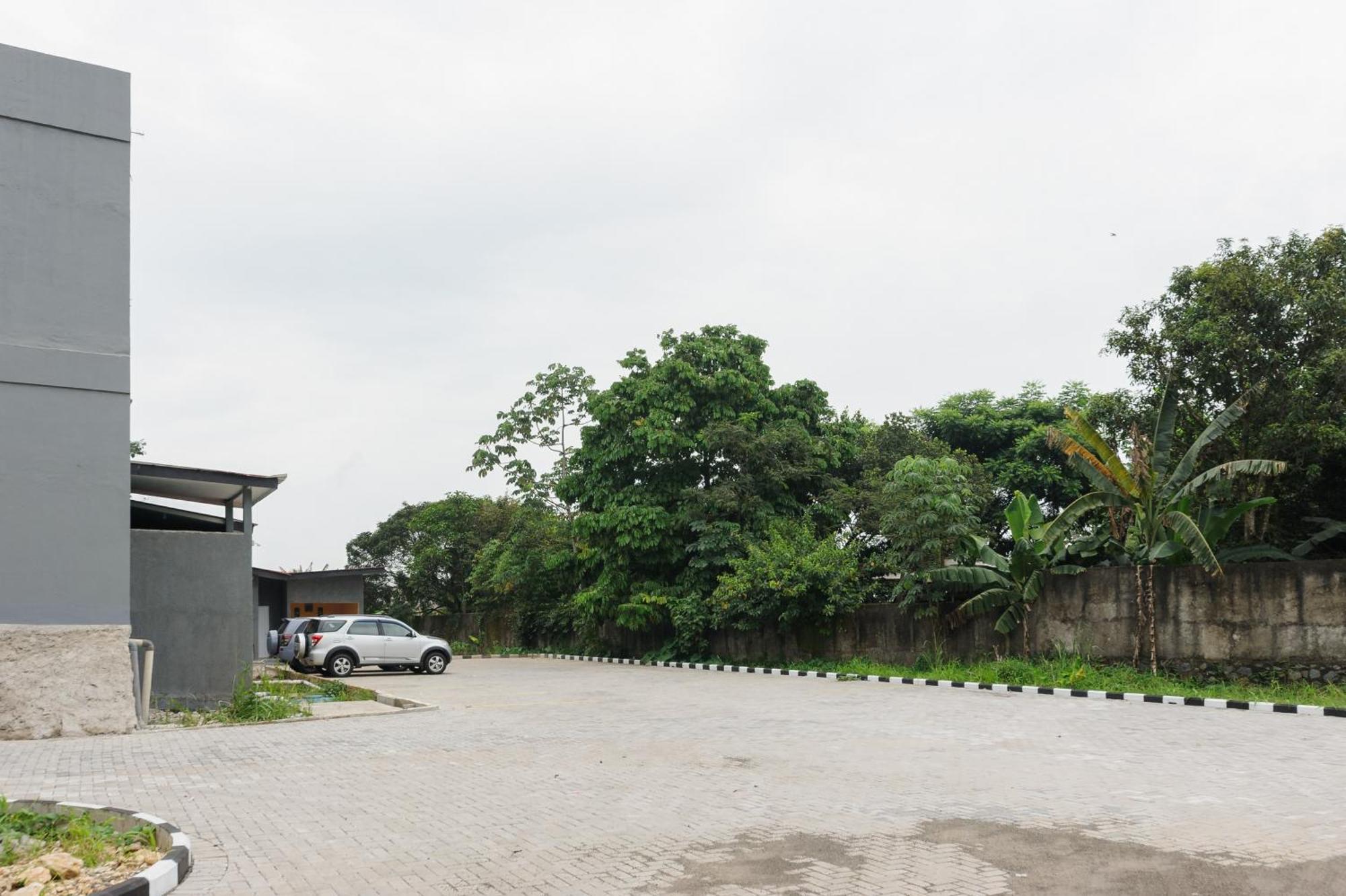 Hotel Sans Cibanteng Dramaga Bogor